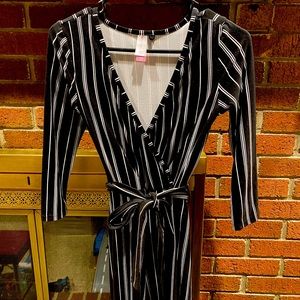 Stretchy Size Small jumper with vertical stripes & waste tie